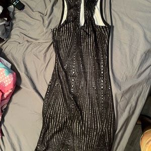 I’m selling this cute fitted body con sparkly dress worn one time